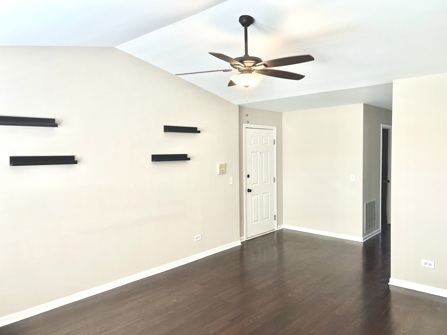 1288 N Red Oak Circle #3, Round Lake Beach, IL