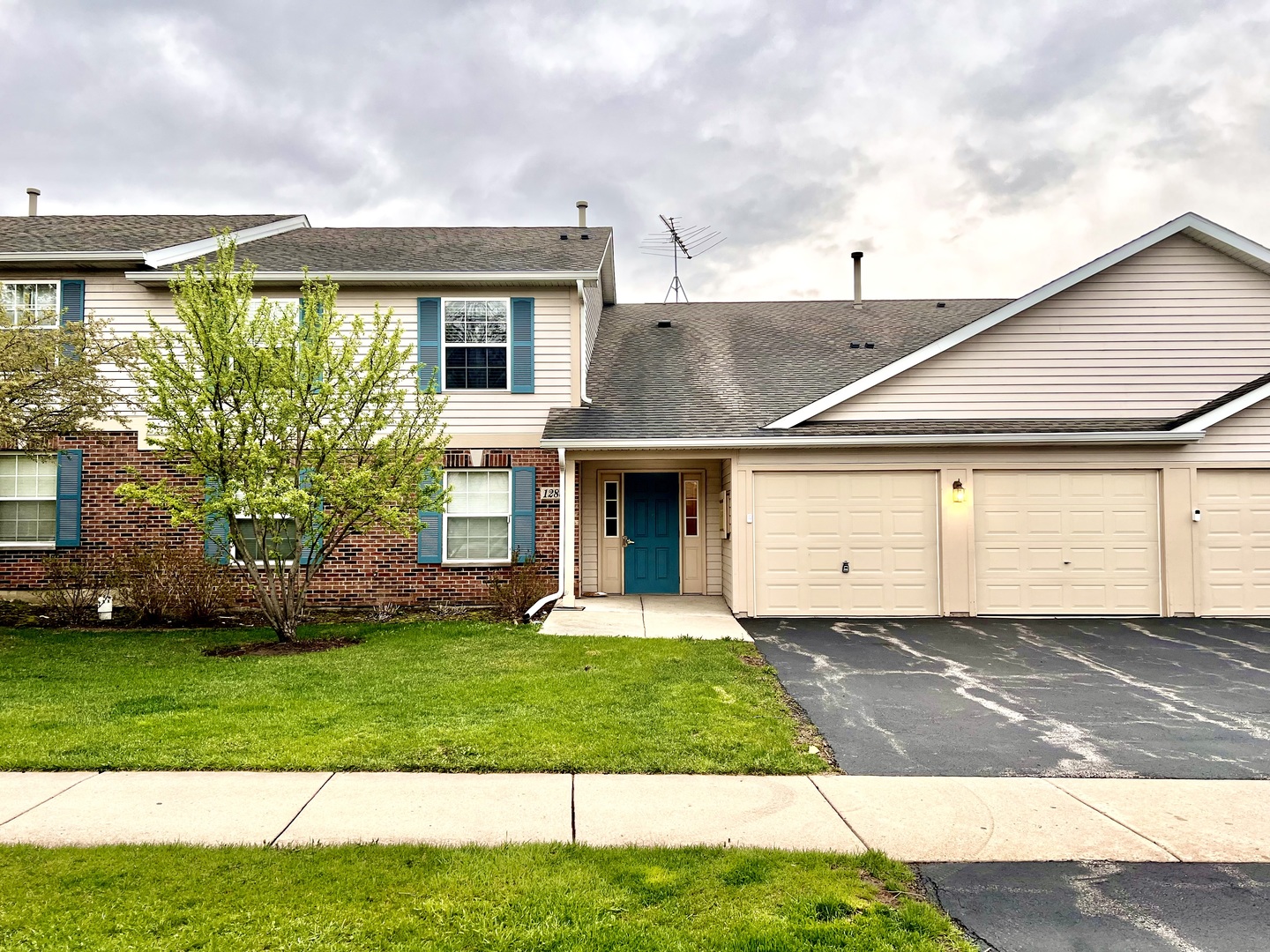 1288 N Red Oak Circle #3, Round Lake Beach, IL