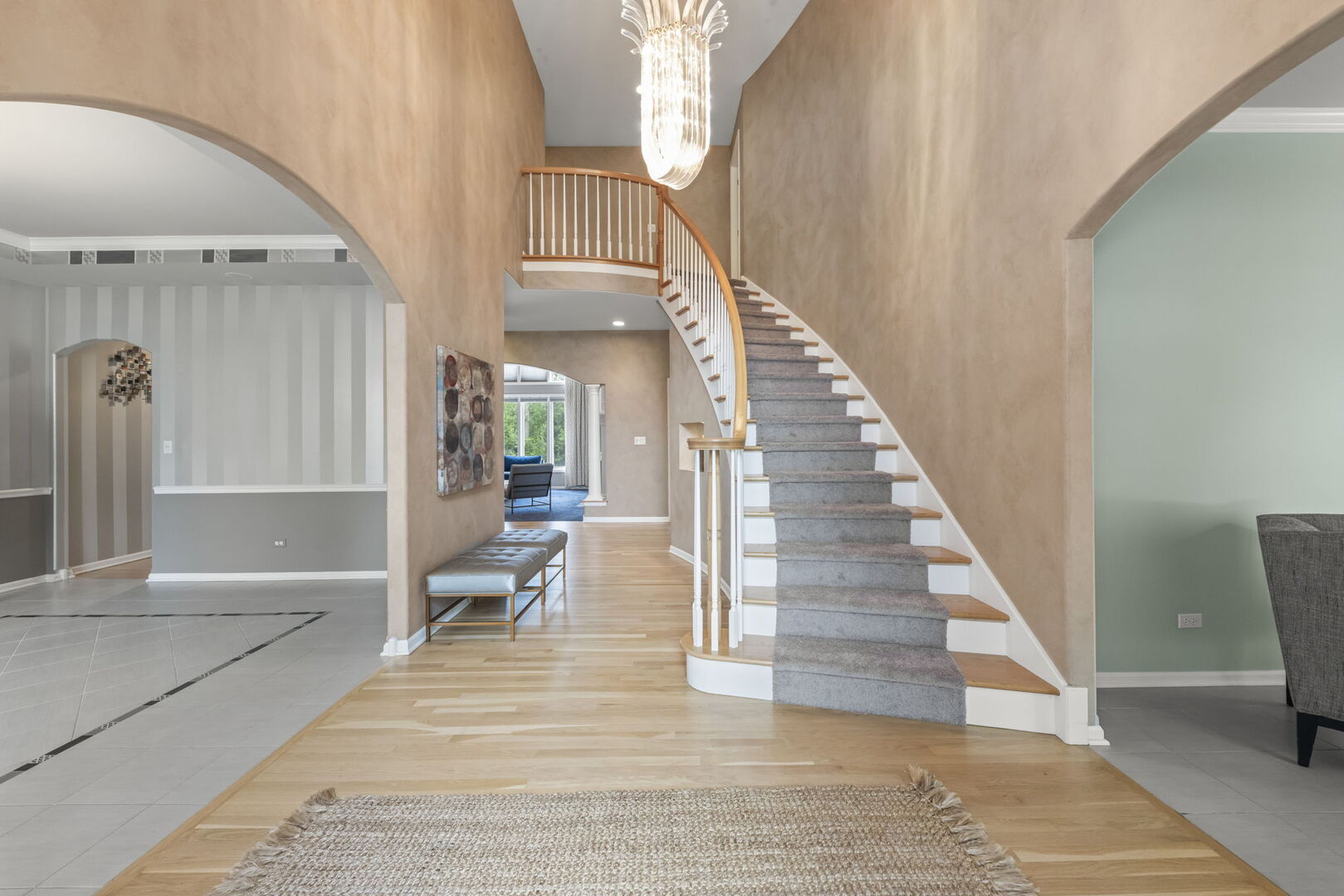 2S370 Canterbury Court, Glen Ellyn, IL