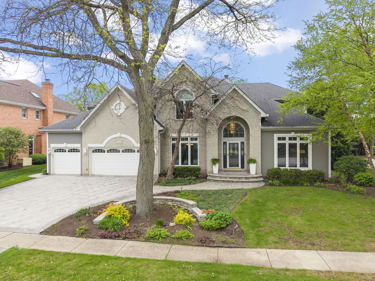 2S370 Canterbury Court, Glen Ellyn, IL