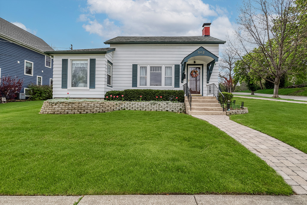 302 E Division Street, Lemont, IL