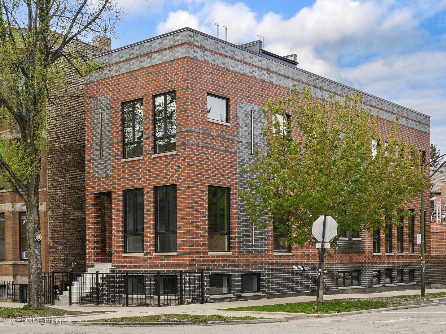 1900 W Cortland Avenue, Chicago, IL