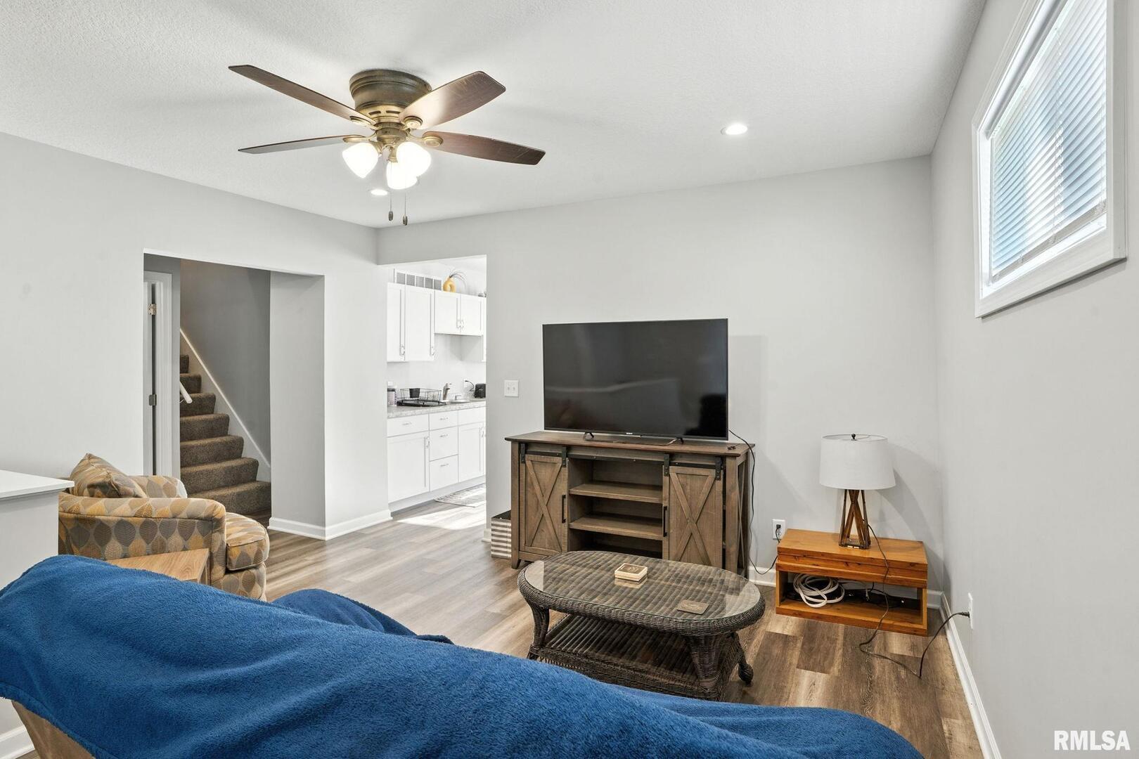 300 S 14TH Street, Le Claire, IA