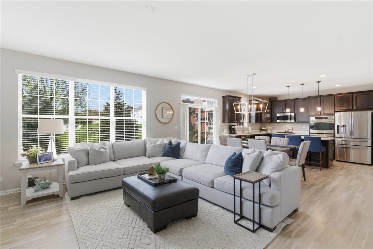 2699 Regency Court, St. Charles, IL