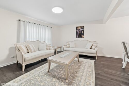 18 Ascot Lane, Streamwood, IL