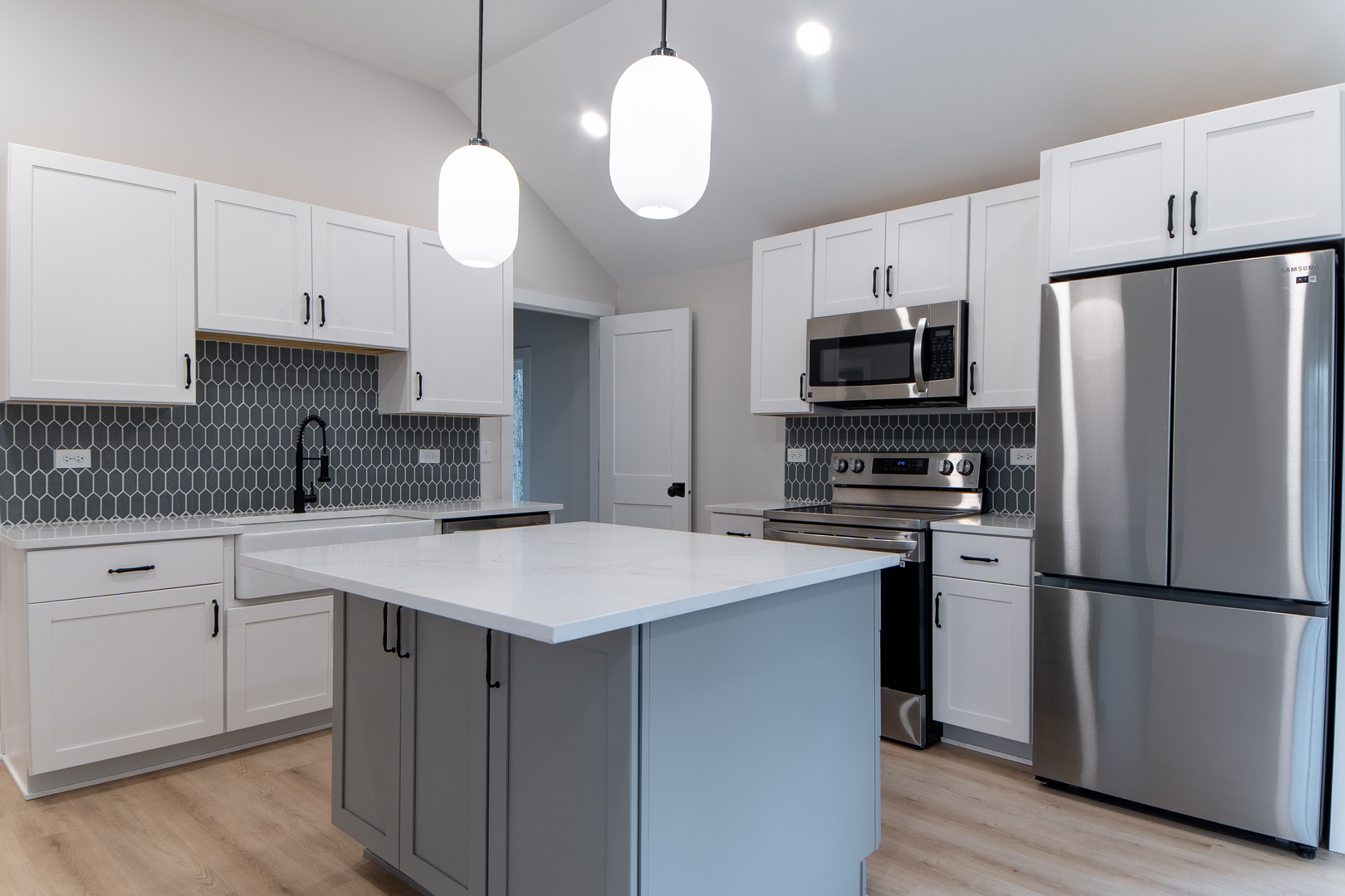 1008 S Lincoln Avenue, Aurora, IL