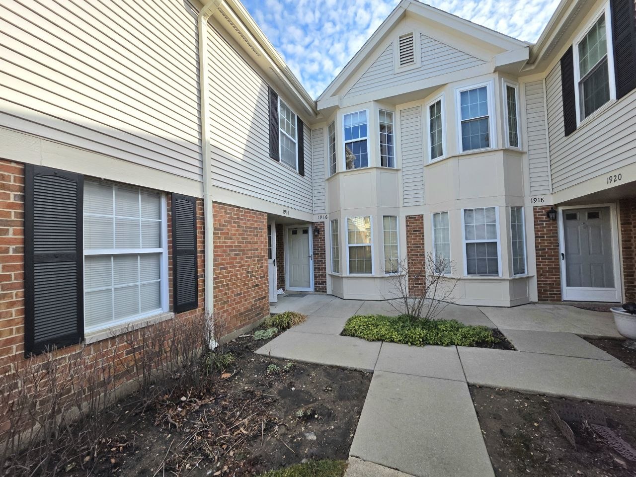1914 Quaker Hollow Lane, Streamwood, IL