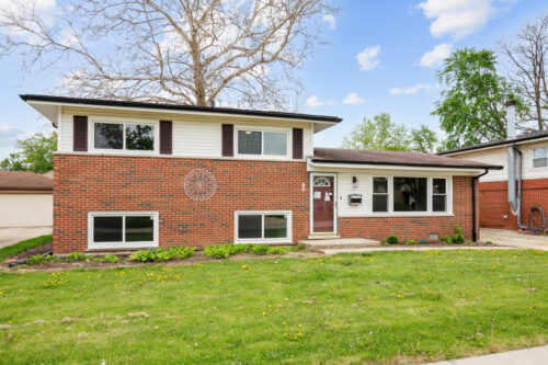 90 Peyton Drive, Chicago Heights, IL
