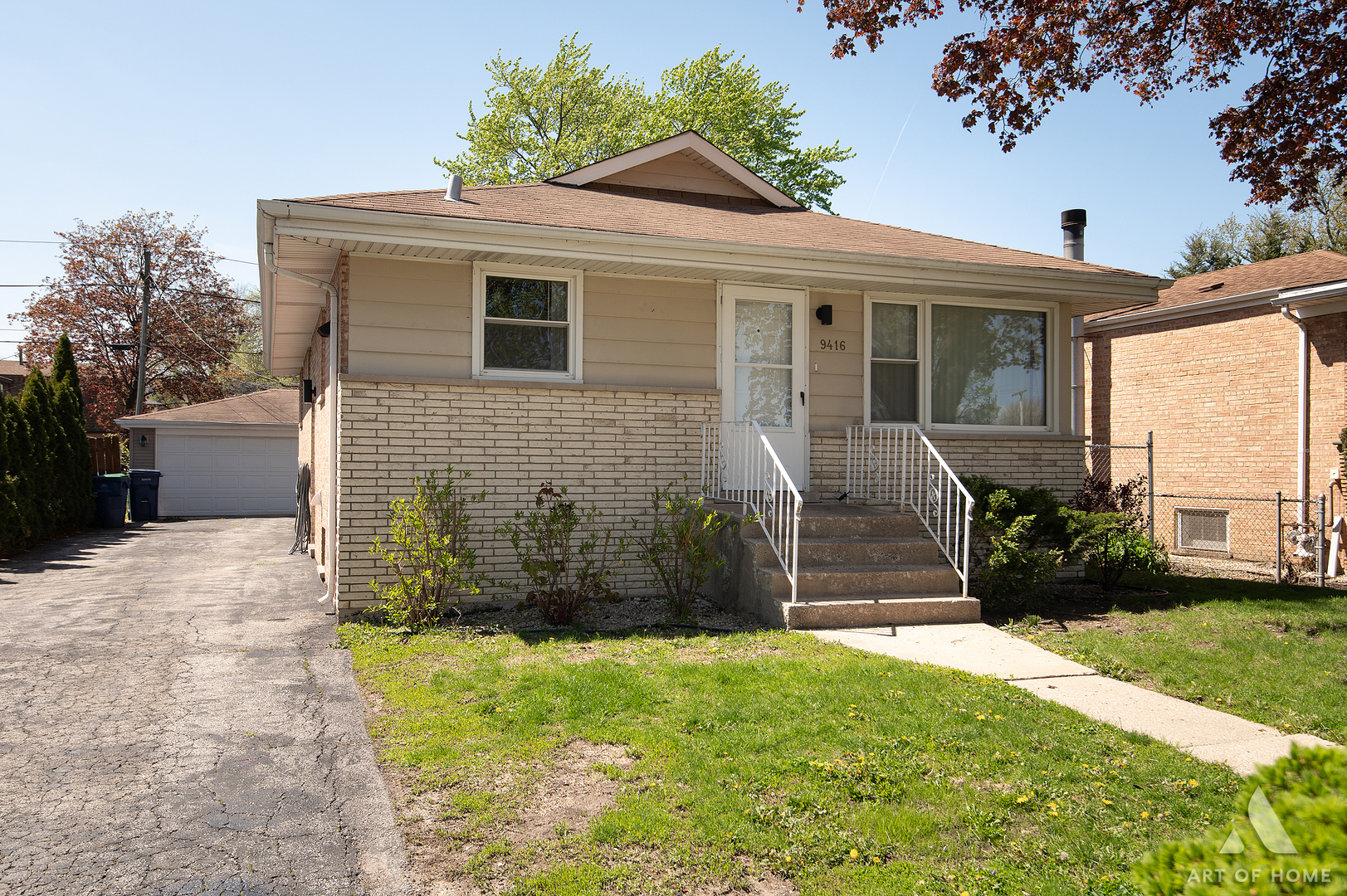 9416 S 80th Court, Hickory Hills, IL