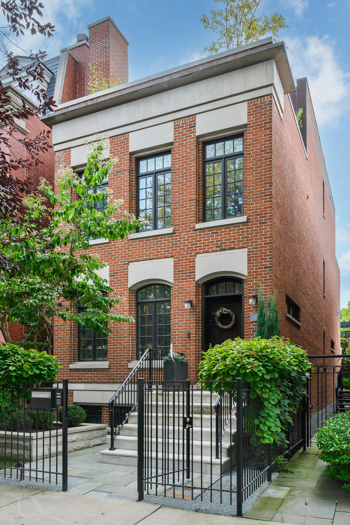 2122 N Magnolia Avenue, Chicago, IL