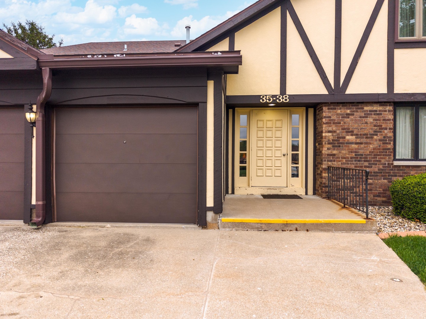 37 Crystal Court #A-1, Pontiac, IL