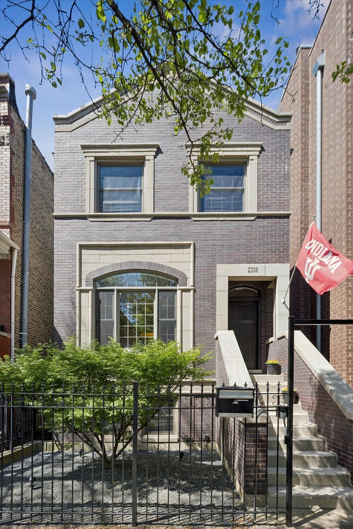 2338 N OAKLEY Avenue, Chicago, IL