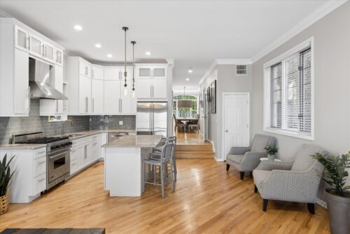 2338 N OAKLEY Avenue, Chicago, IL