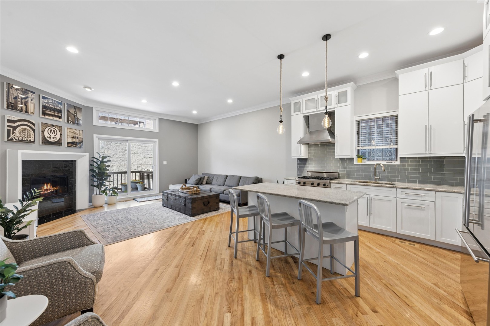 2338 N OAKLEY Avenue, Chicago, IL