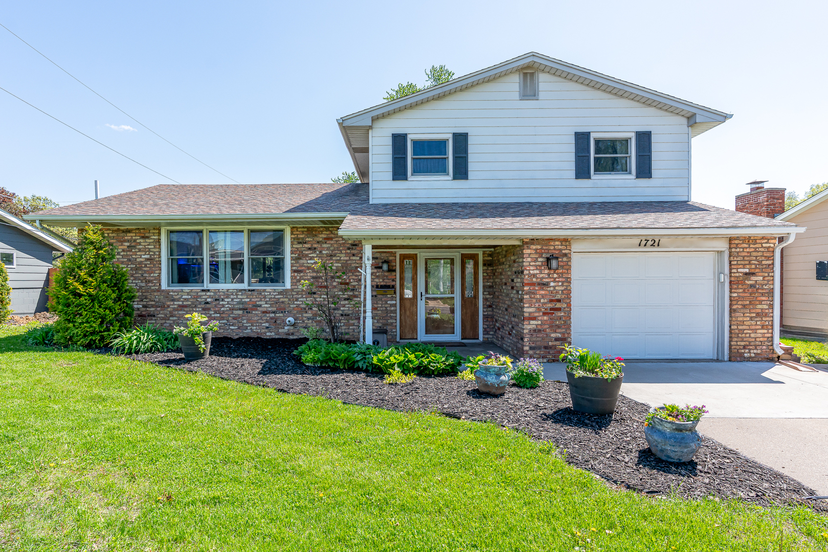 1721 Valley Vista Drive, Bettendorf, IA