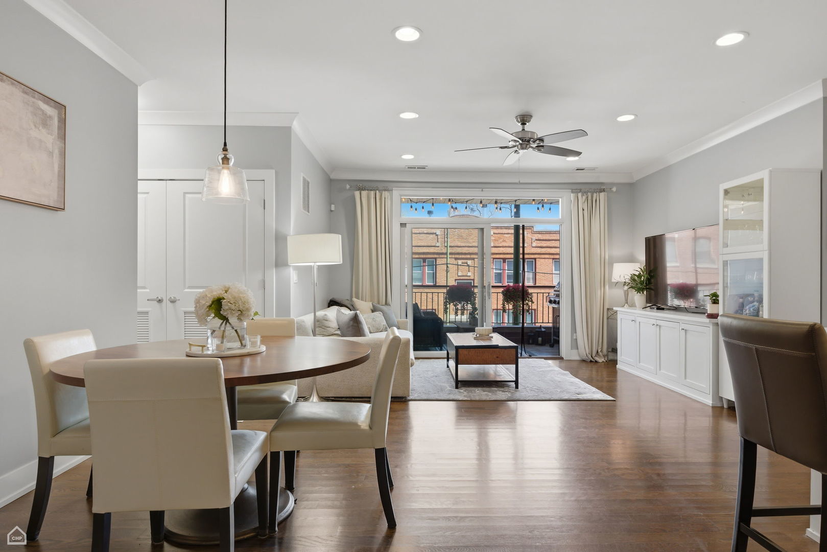 3047 N Oakley Avenue #205, Chicago, IL