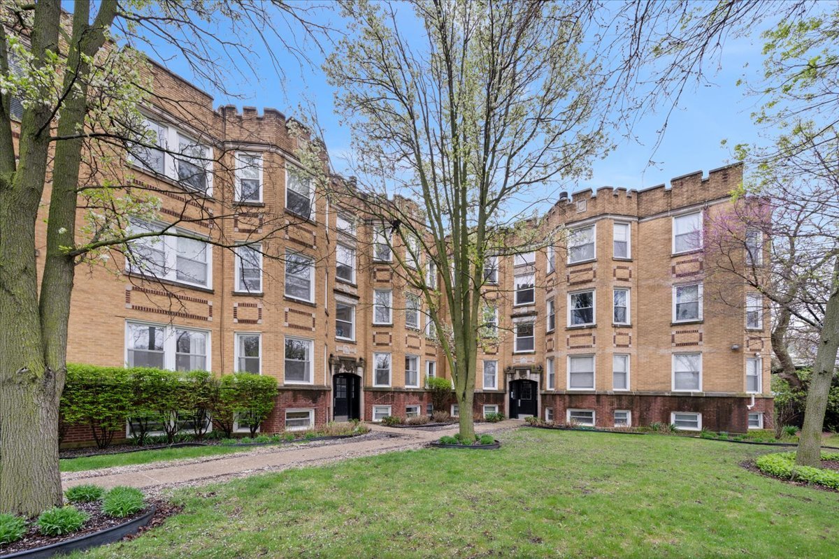 2579 W Montrose Avenue #1N, Chicago, IL