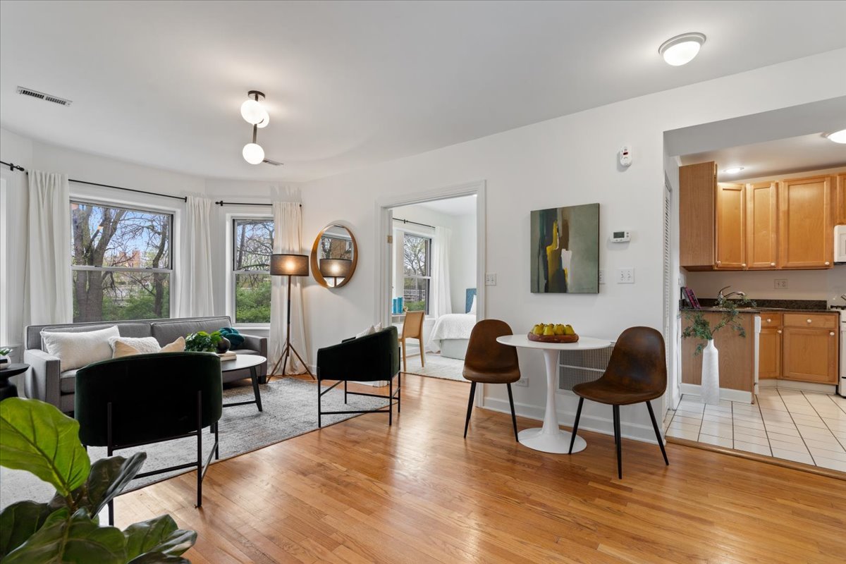 2579 W Montrose Avenue #1N, Chicago, IL