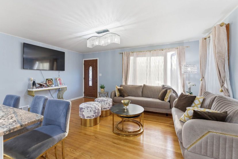 9035 Austin Avenue, Morton Grove, IL