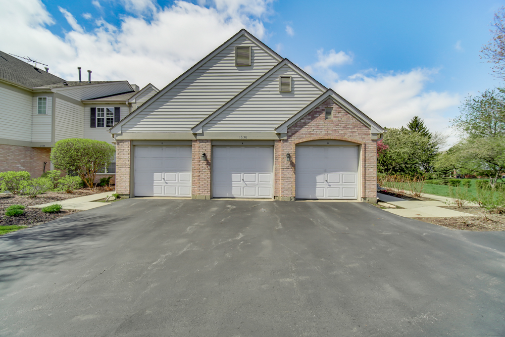 1650 Grove Avenue #A, Schaumburg, IL