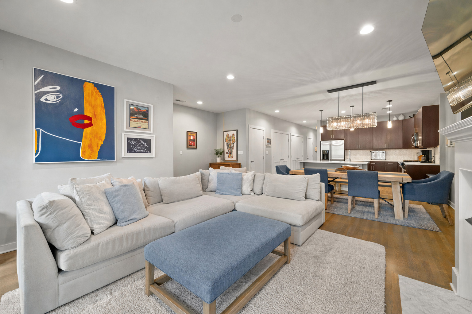 689 N Peoria Street #2S, Chicago, IL