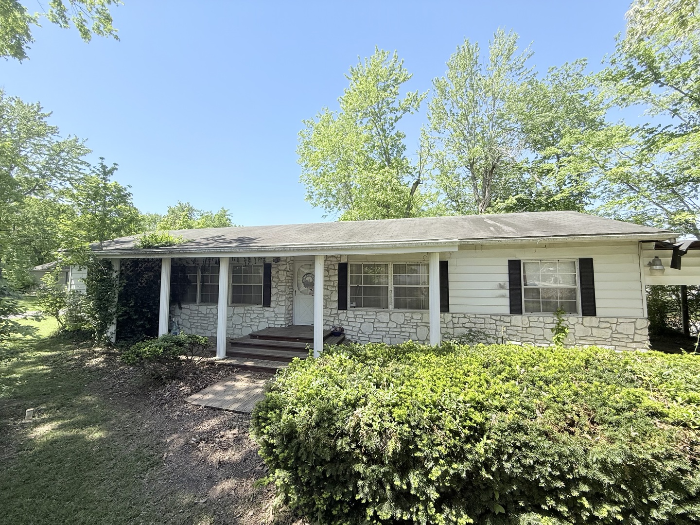 517 Marshall Street, Harrisburg, IL