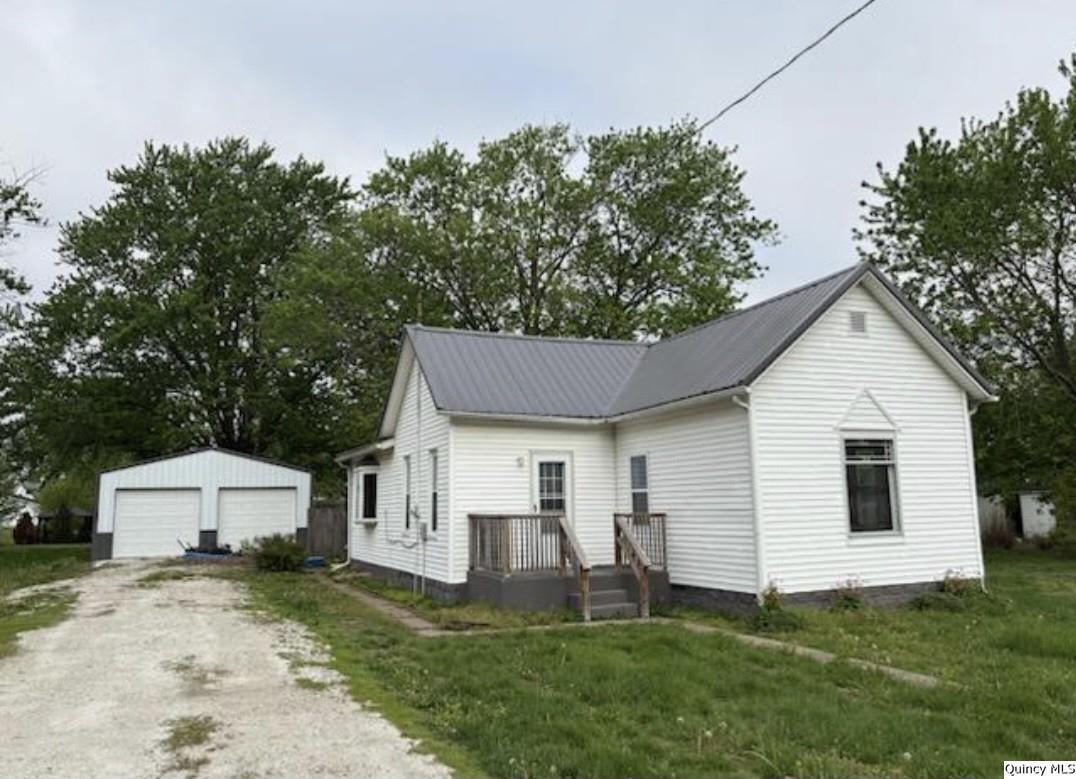 411 W 4th, Golden, IL