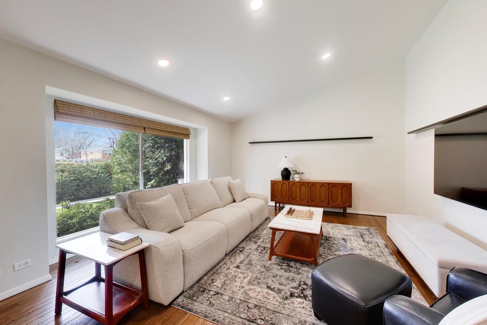 320 Linden Avenue, Wilmette, IL