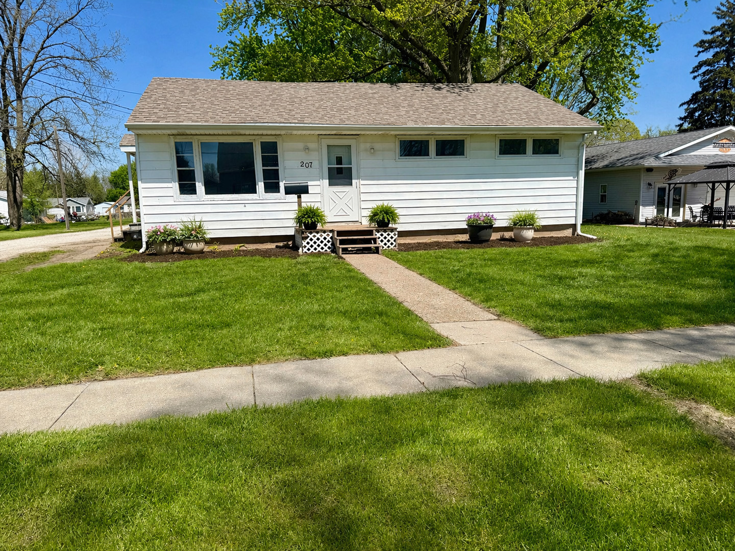 207 E Illinois Street, Cambridge, IL