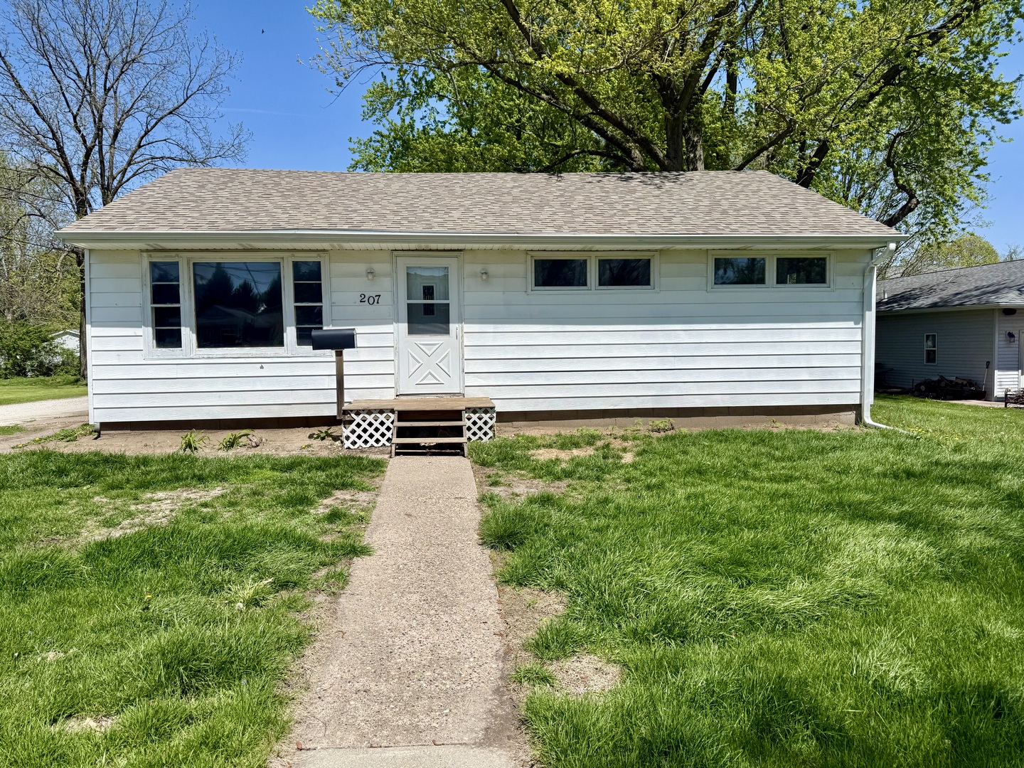 207 E Illinois Street, Cambridge, IL