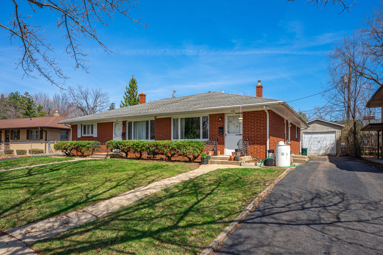 4132-4134 Crosby Street, Rockford, IL