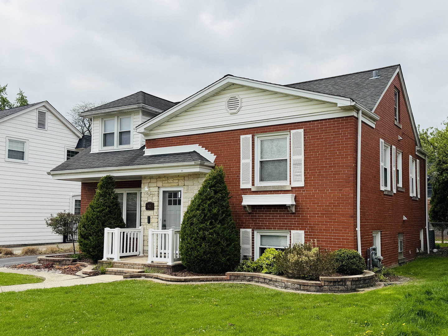 812 S Catherine Avenue, La Grange, IL