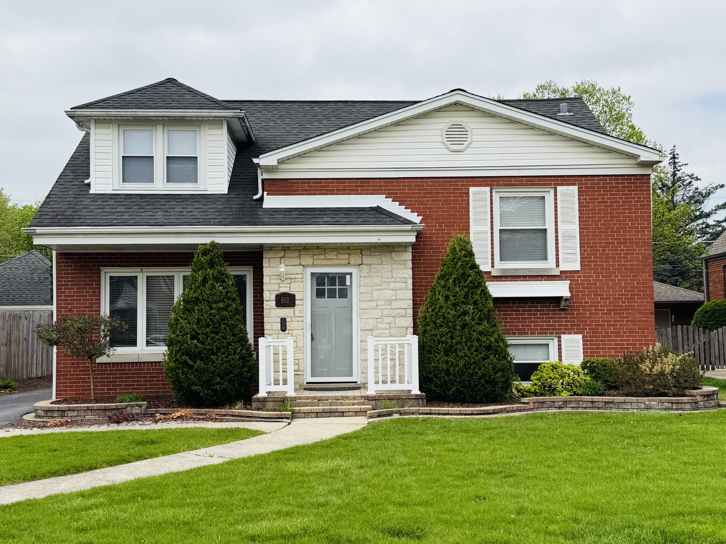 812 S Catherine Avenue, La Grange, IL