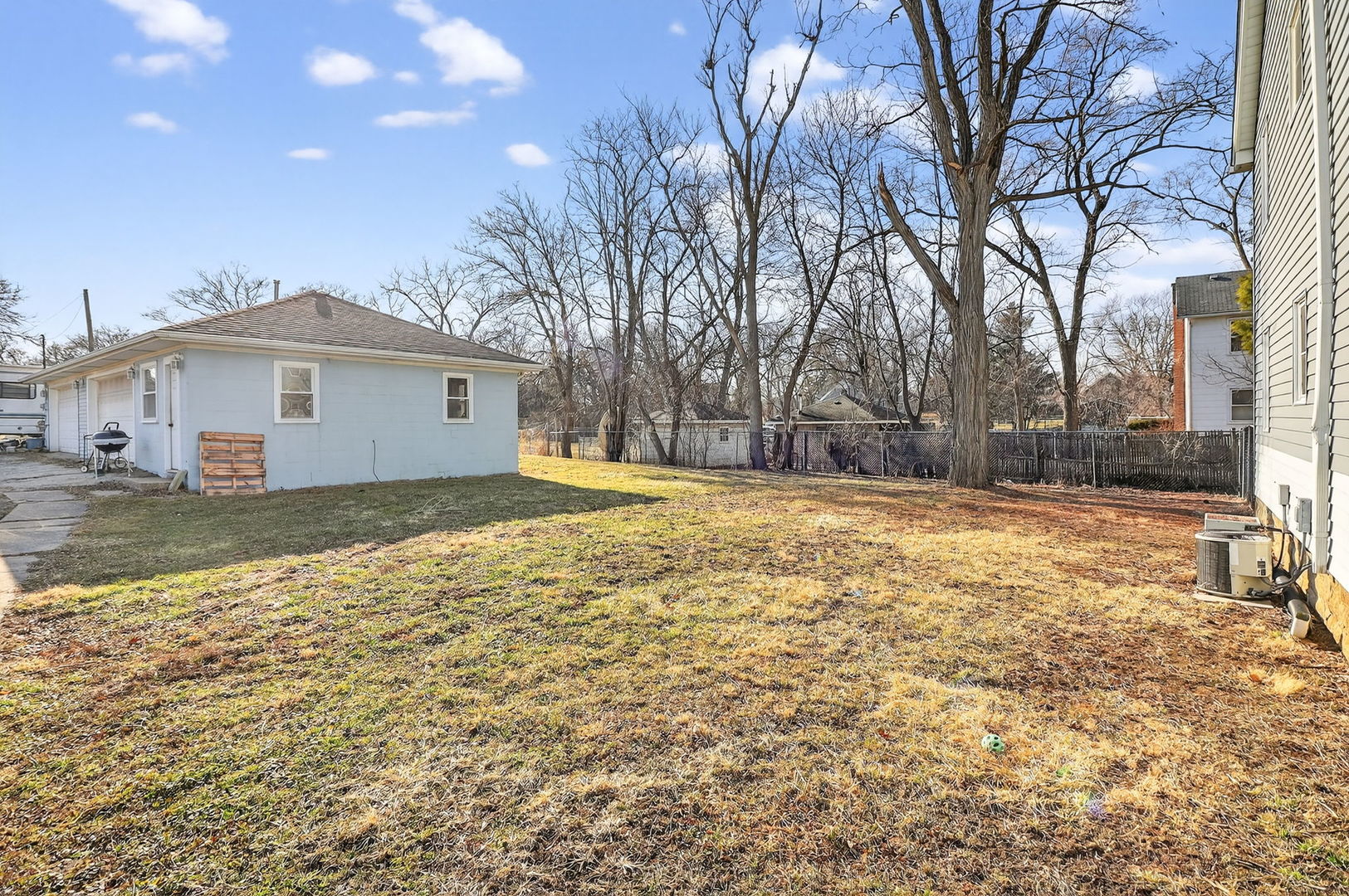 325 Oldfield Road, Downers Grove, IL