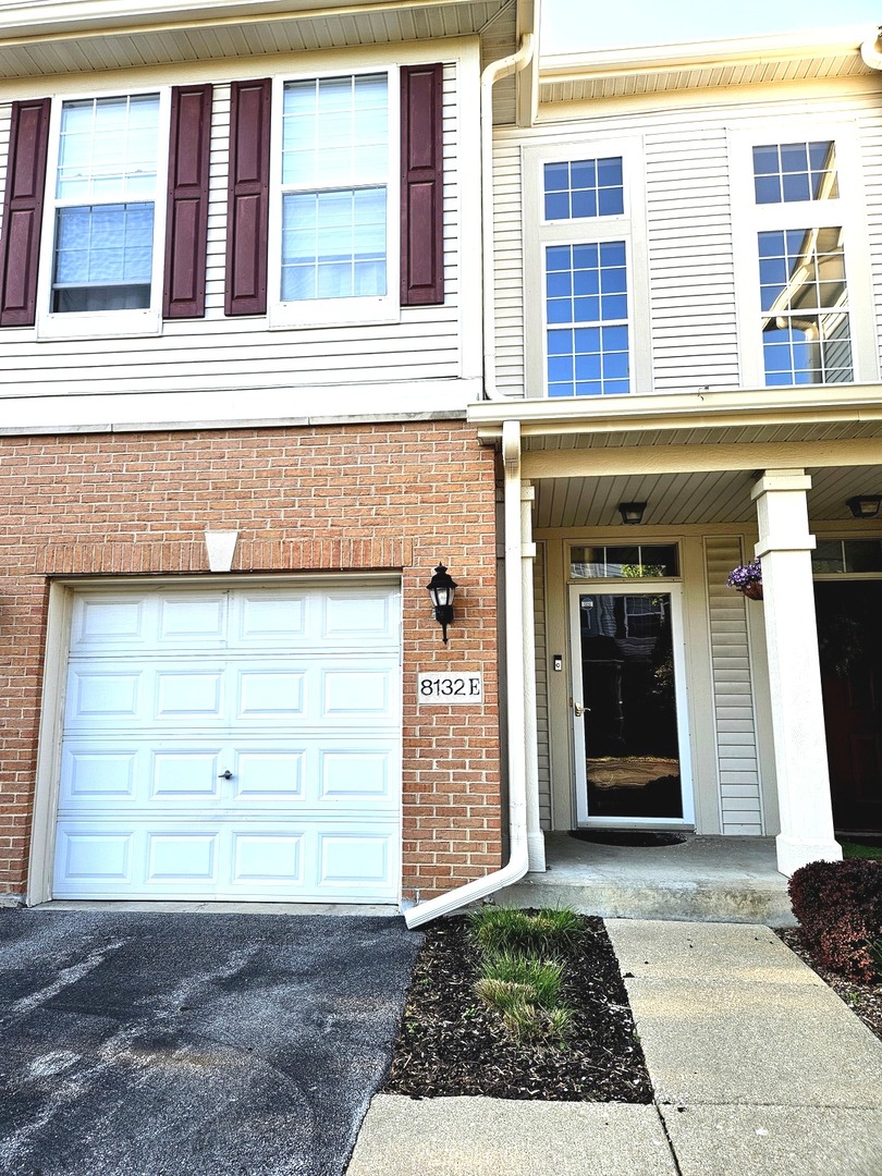 8132 Concord Lane #E, Justice, IL