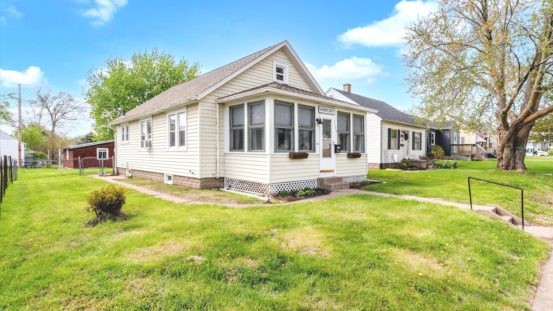 3708 N Fillmore Street, Davenport, IA