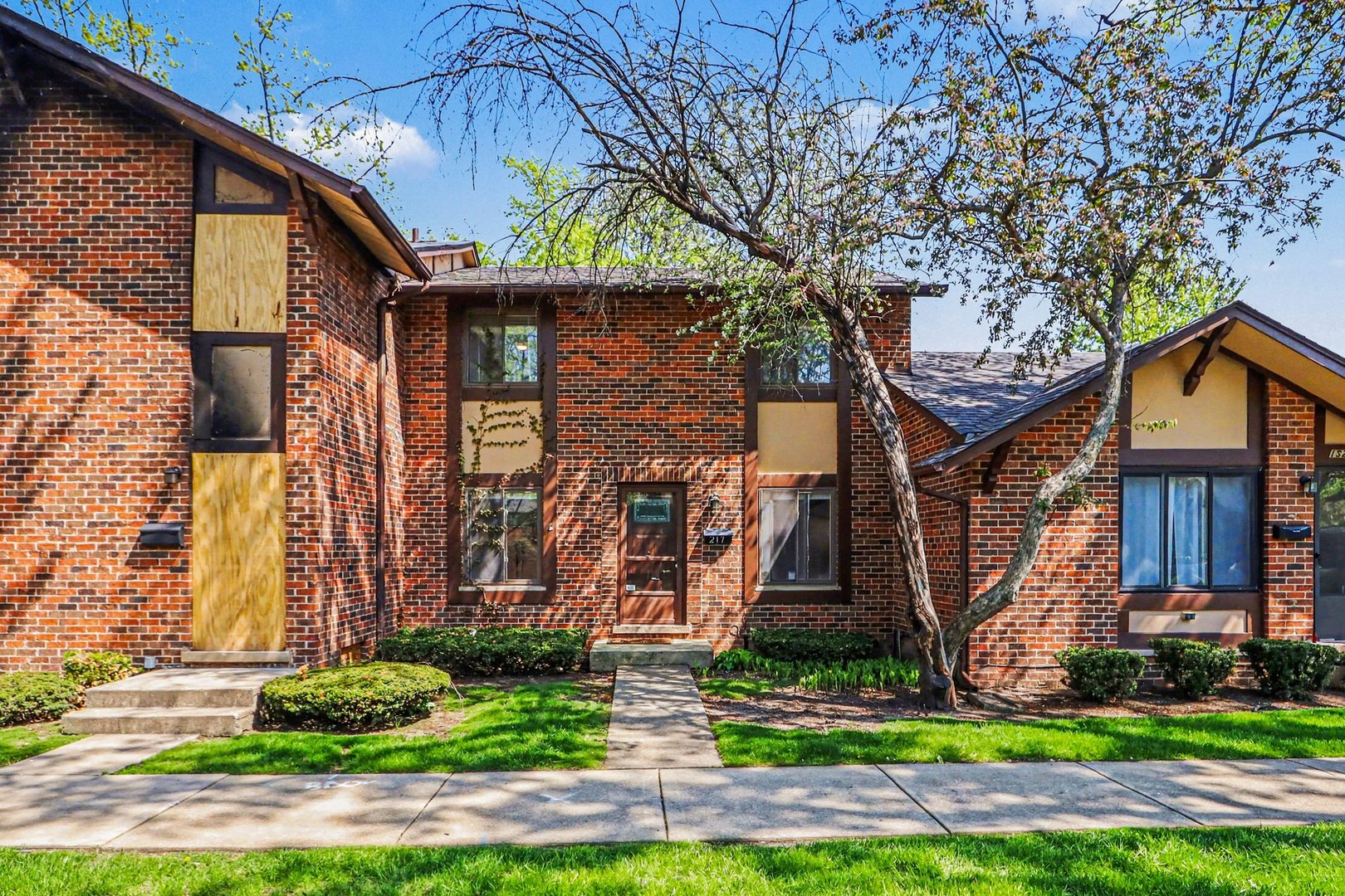 1S217 Stratford Lane, Villa Park, IL