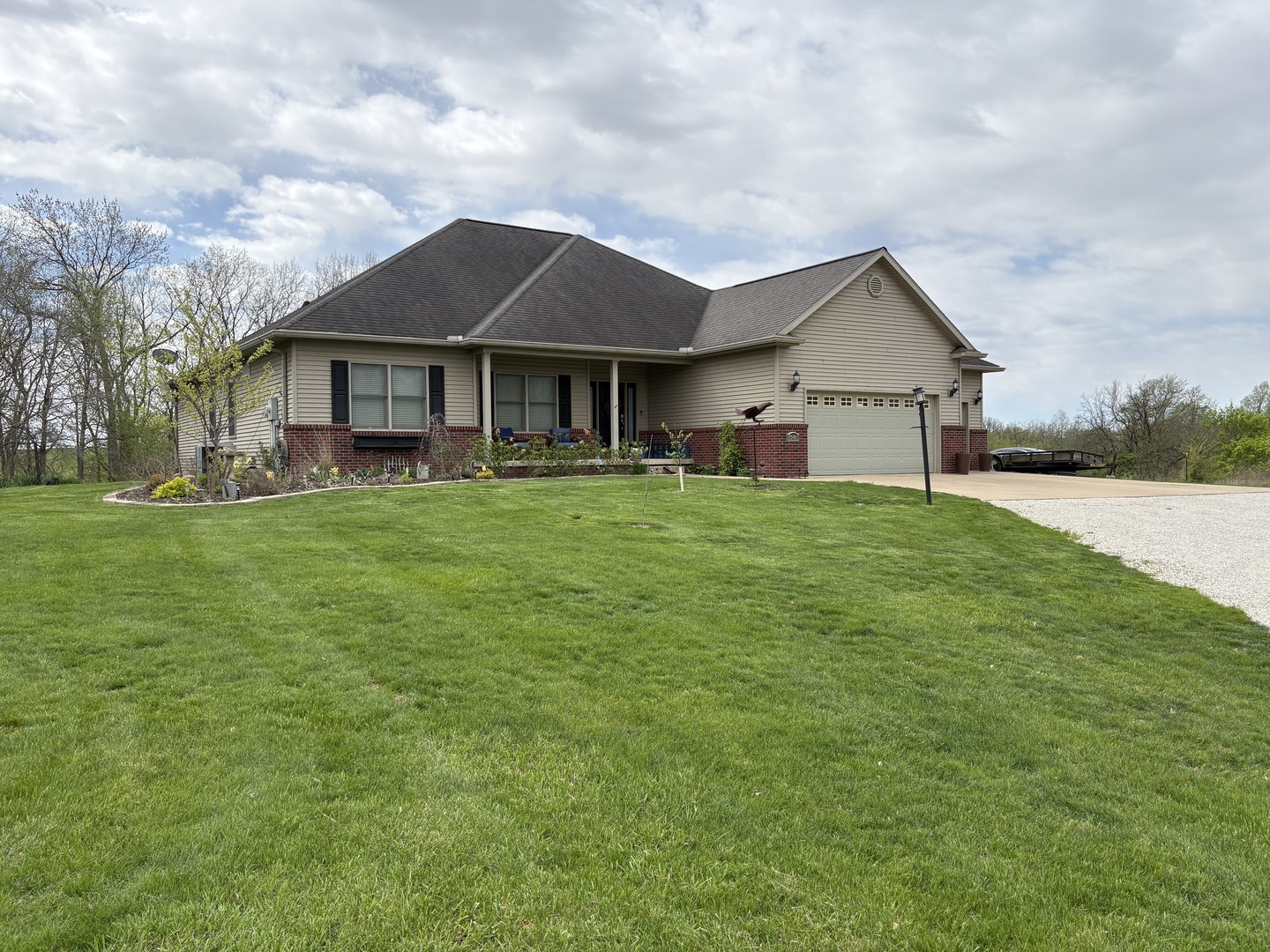 25401 Longview Road, Hopedale, IL