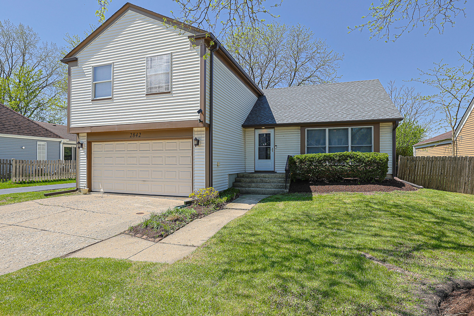 2842 GARDEN Drive, Lisle, IL