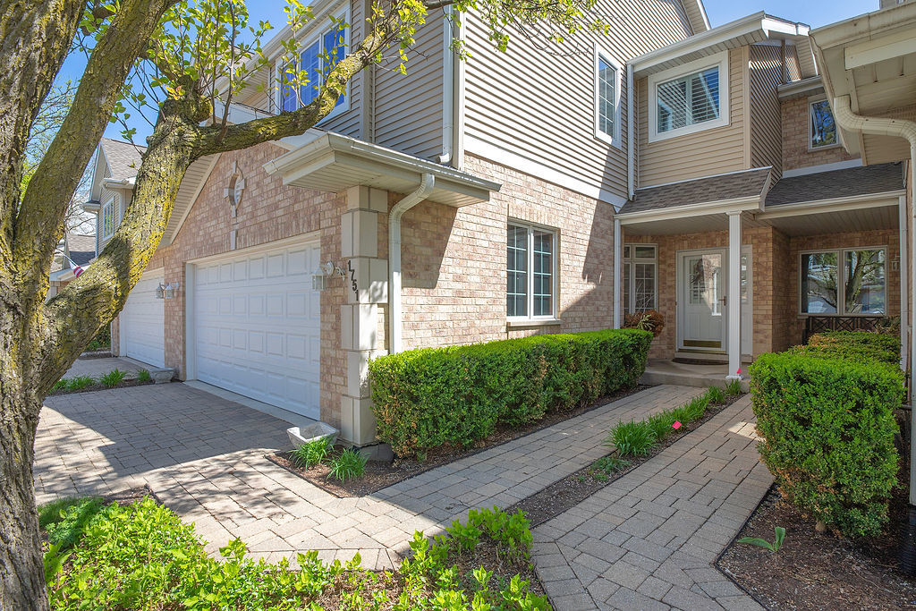 1751 Park Ridge Point, Park Ridge, IL
