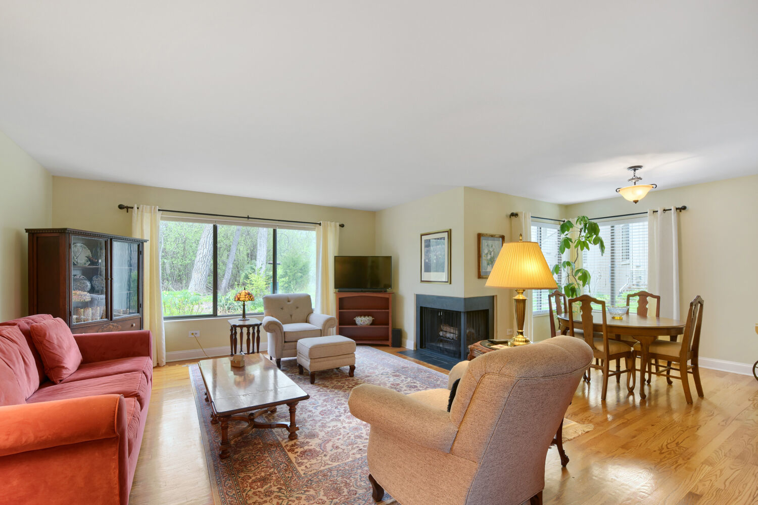 561 Old Barn Road, Lake Barrington, IL