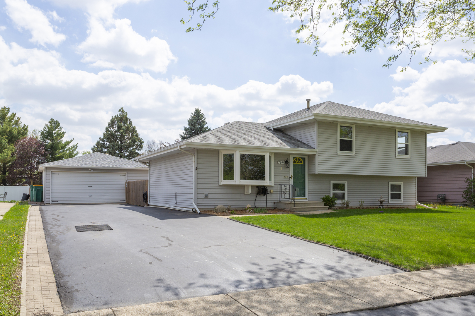 2906 Warren Dorris Drive, Joliet, IL