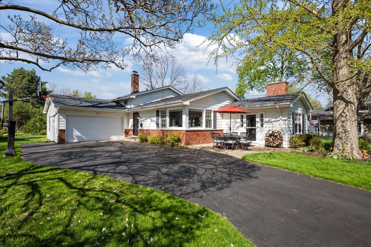 927 Holly Court, Deerfield, IL
