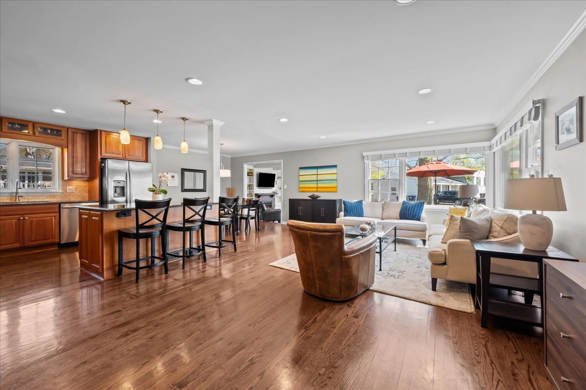 927 Holly Court, Deerfield, IL
