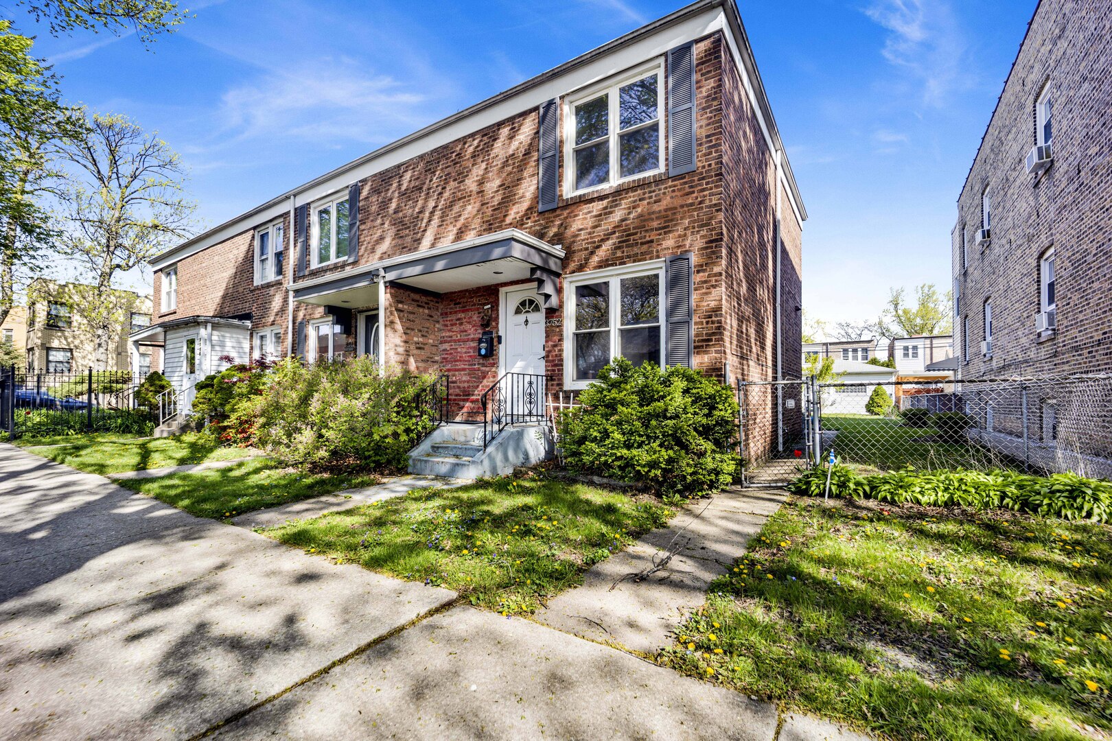 3752 W Cornelia Avenue, Chicago, IL