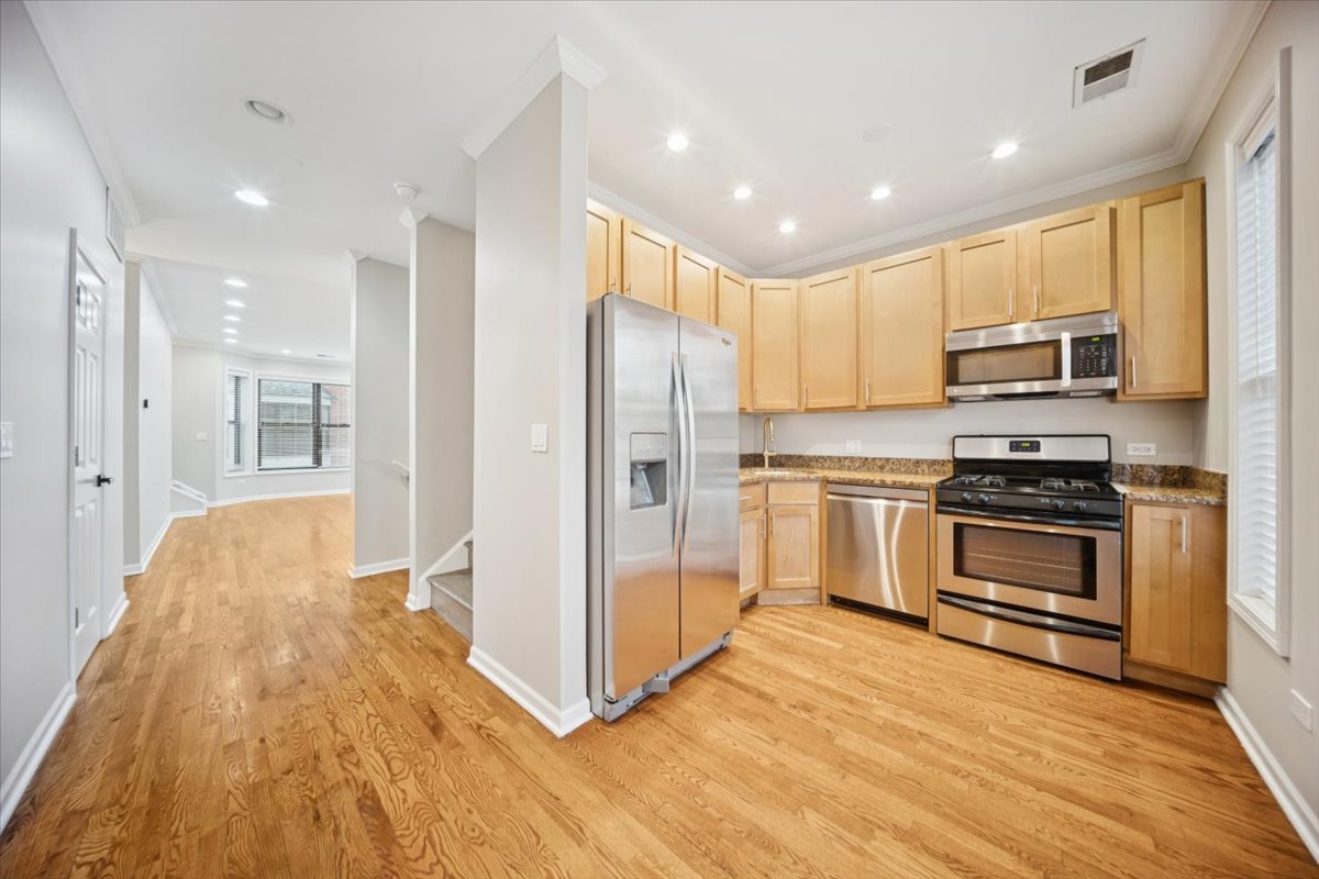 1804 N SPAULDING Avenue, Chicago, IL