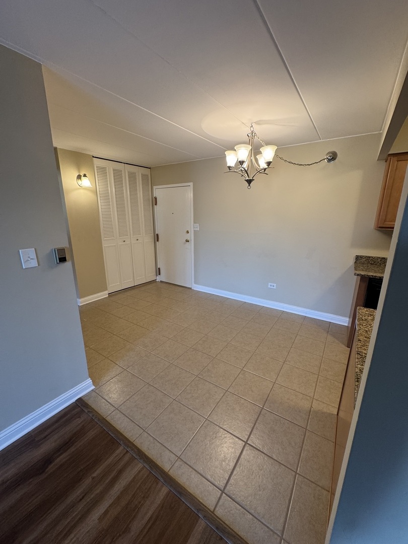 580 Lawrence Avenue #113, Roselle, IL