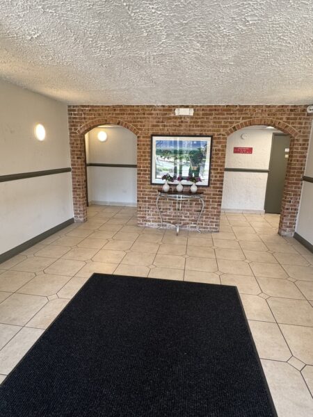 580 Lawrence Avenue #113, Roselle, IL