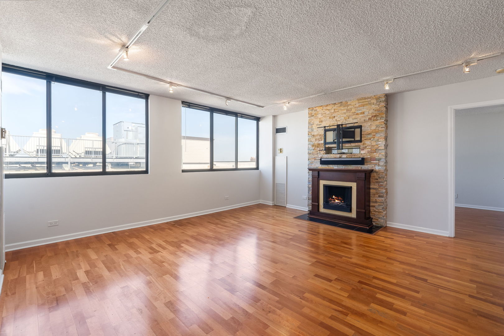 2800 N Orchard Street #905, Chicago, IL