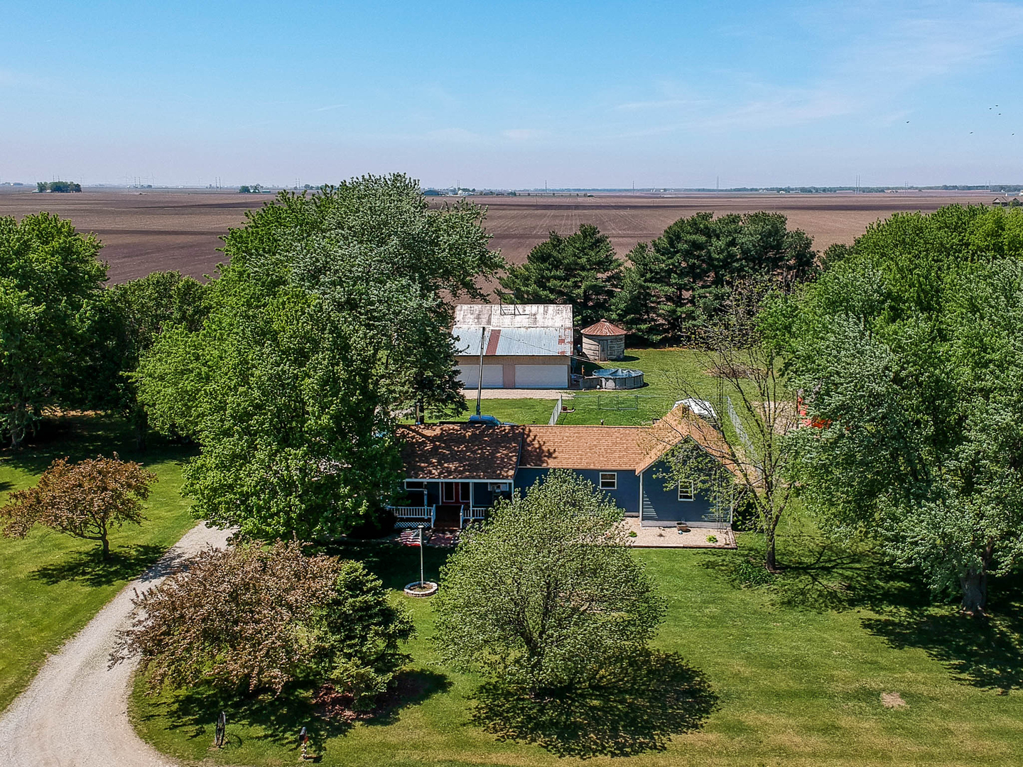 2463 Red Tail Hawk Road, Clinton, IL
